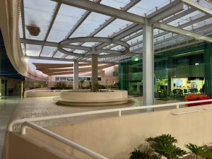 Explanada de la biblioteca del Tec de Monterrey campus Morelia