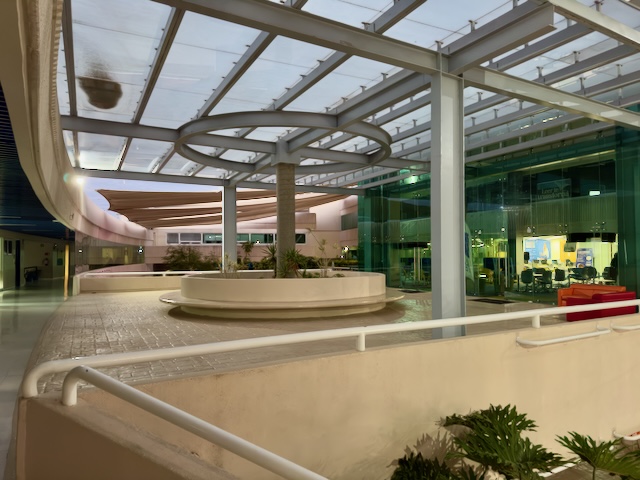 Explanada de la biblioteca del Tec de Monterrey campus Morelia