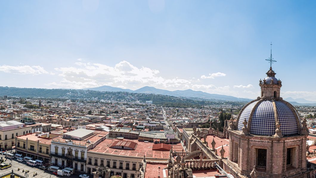 Vista panorámica de la ciudad de Morelia desde una de las torres de la catedral.